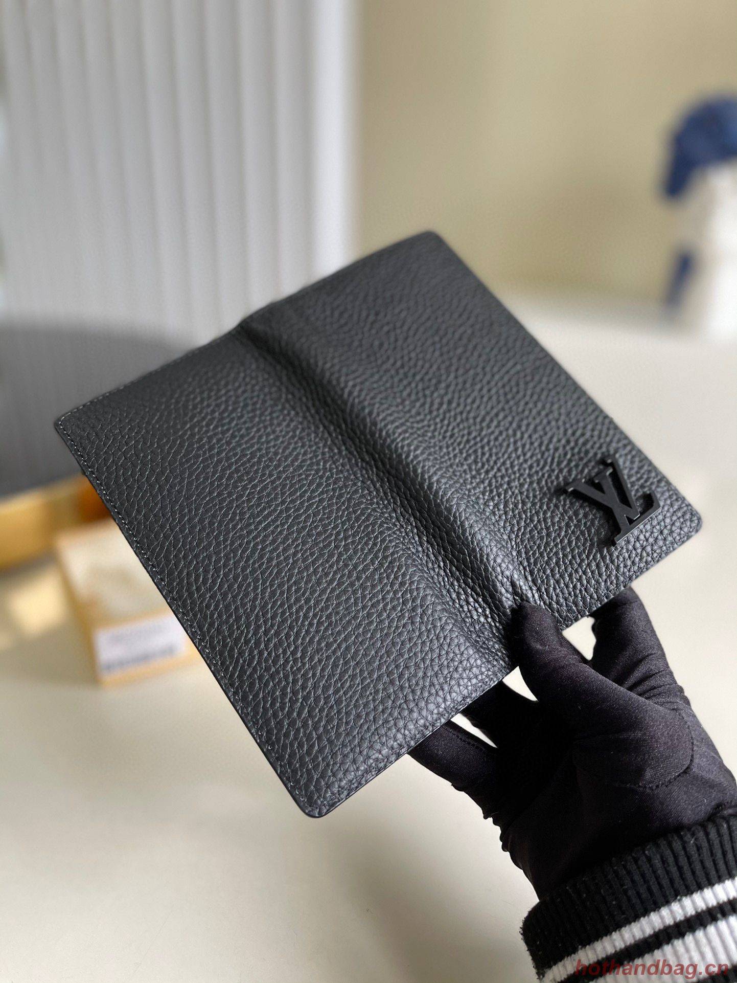 Louis Vuitton Aerogram Multiple M69980 black Louis Vuitton Aerogram Multiple M69980 black