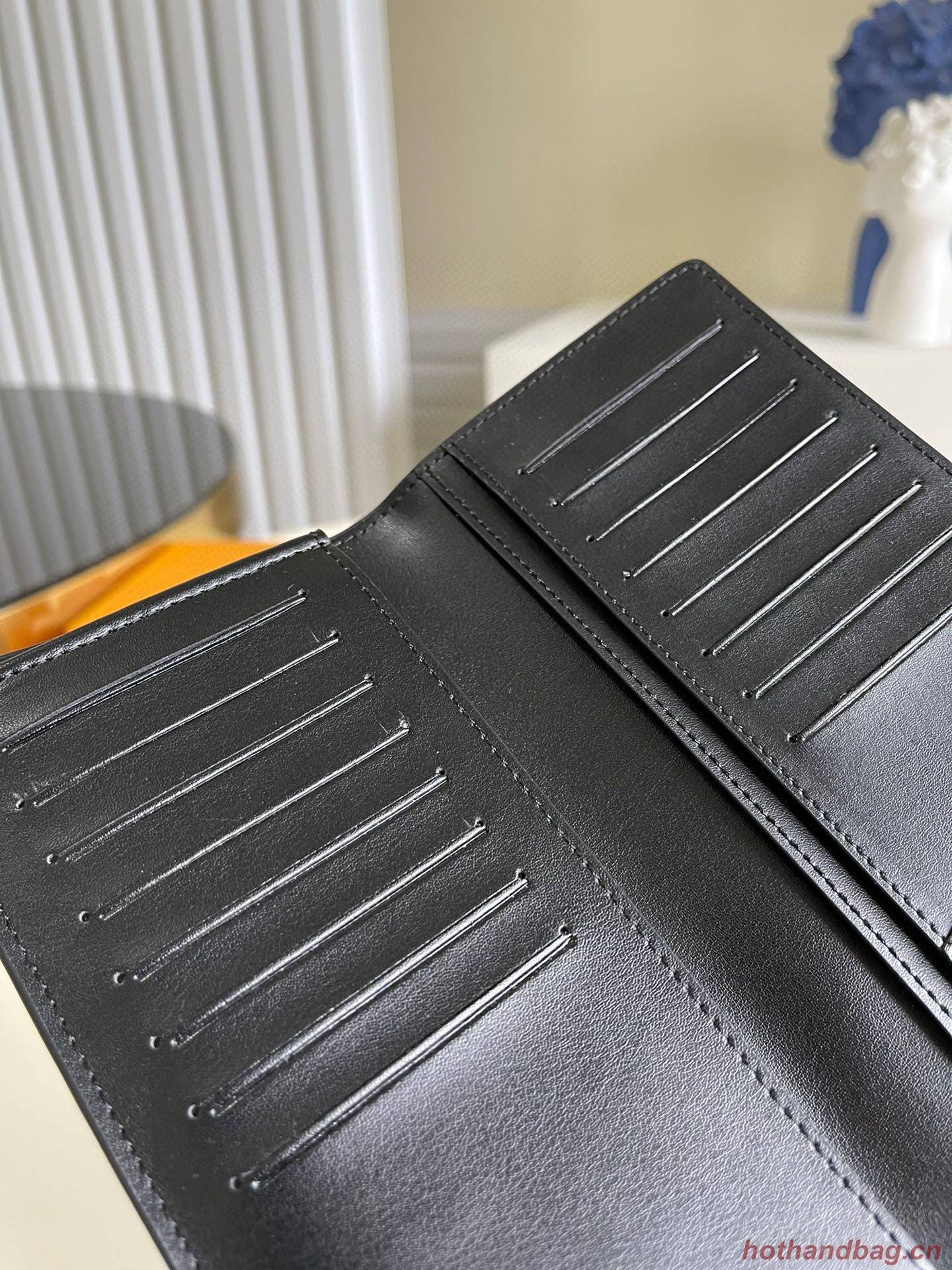 Louis Vuitton Aerogram Multiple M69980 black Louis Vuitton Aerogram Multiple M69980 black