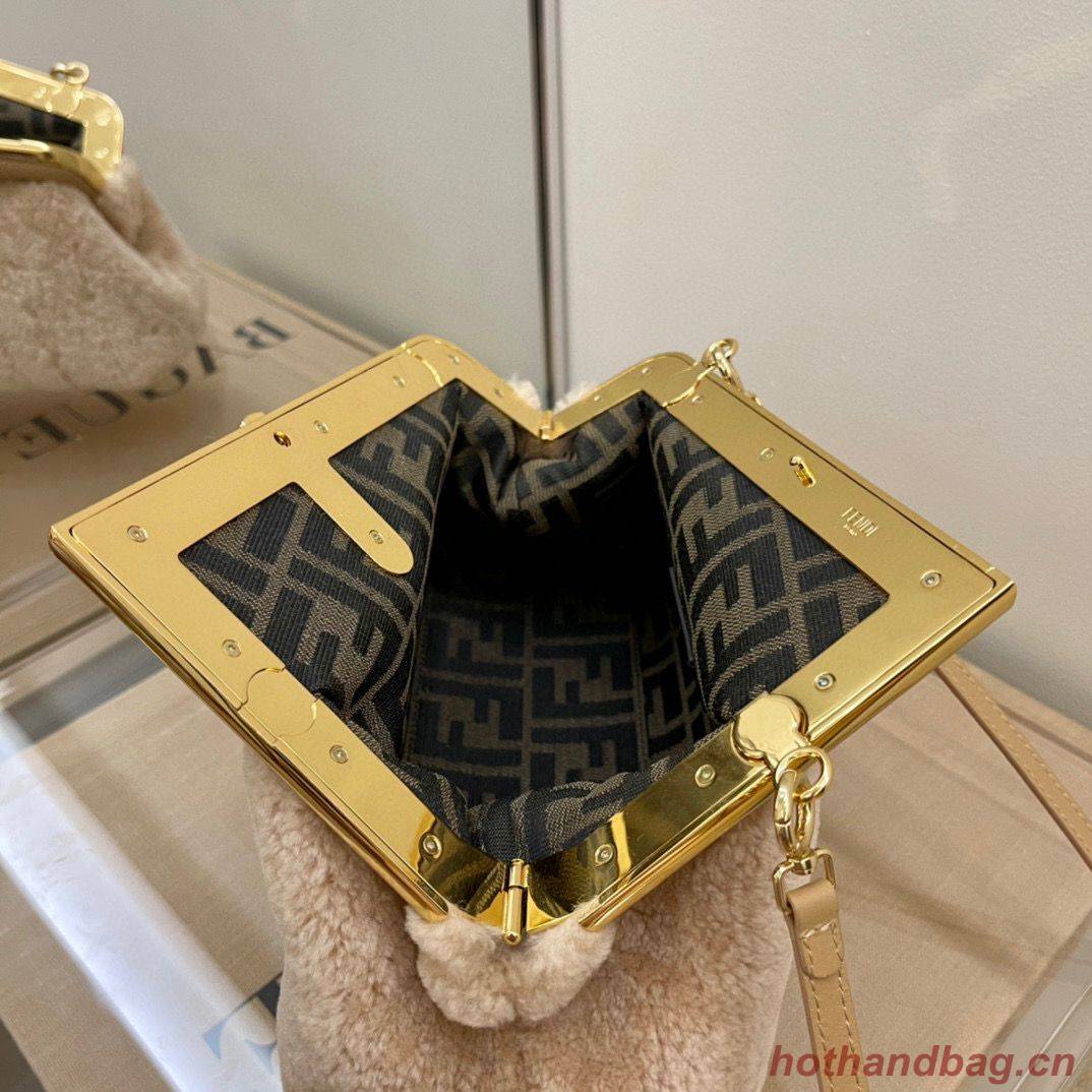 Fendi Original lambswool Leather Medium Clutch Bag 56835 Nude Fendi Original lambswool Leather Medium Clutch Bag 56835 Nude