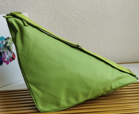 Prada Re-Nylon large shoulder bag 2EV077 green Prada Re-Nylon large shoulder bag 2EV077 green