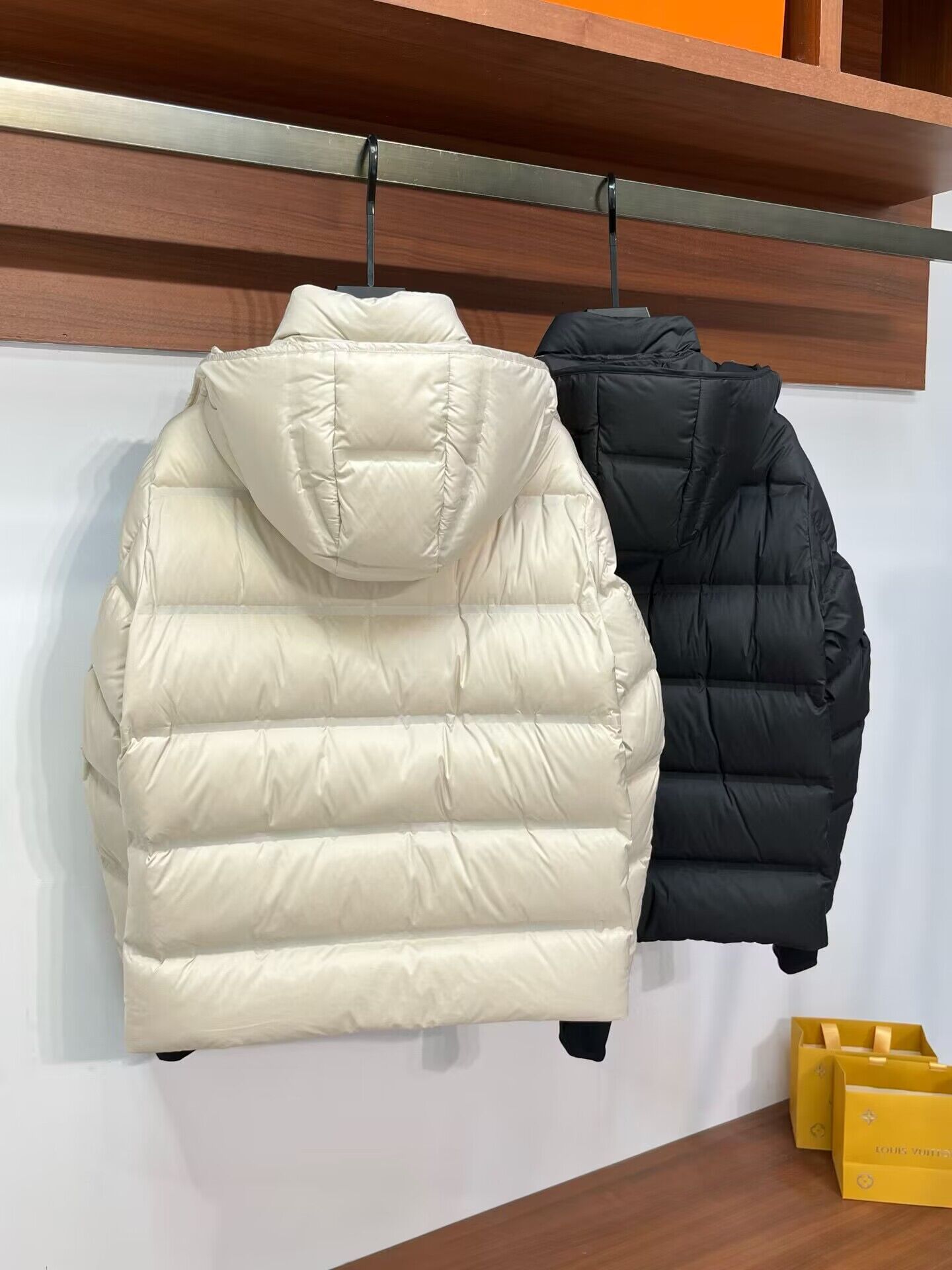 Moncler Top Quality Couple Down Coat M39058 Moncler Top Quality Couple Down Coat M39058