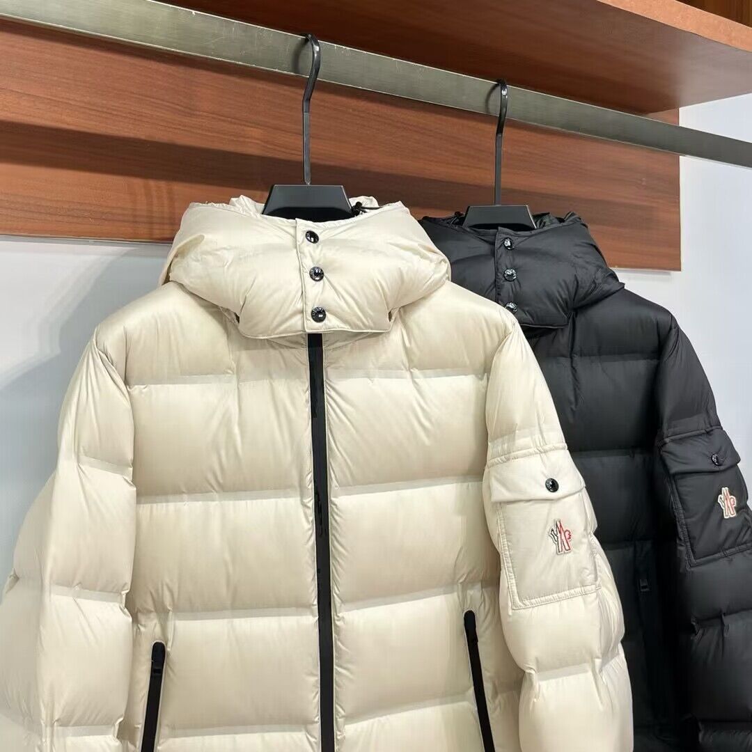 Moncler Top Quality Couple Down Coat M39058 Moncler Top Quality Couple Down Coat M39058
