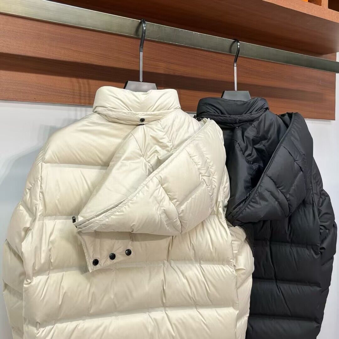 Moncler Top Quality Couple Down Coat M39058 Moncler Top Quality Couple Down Coat M39058