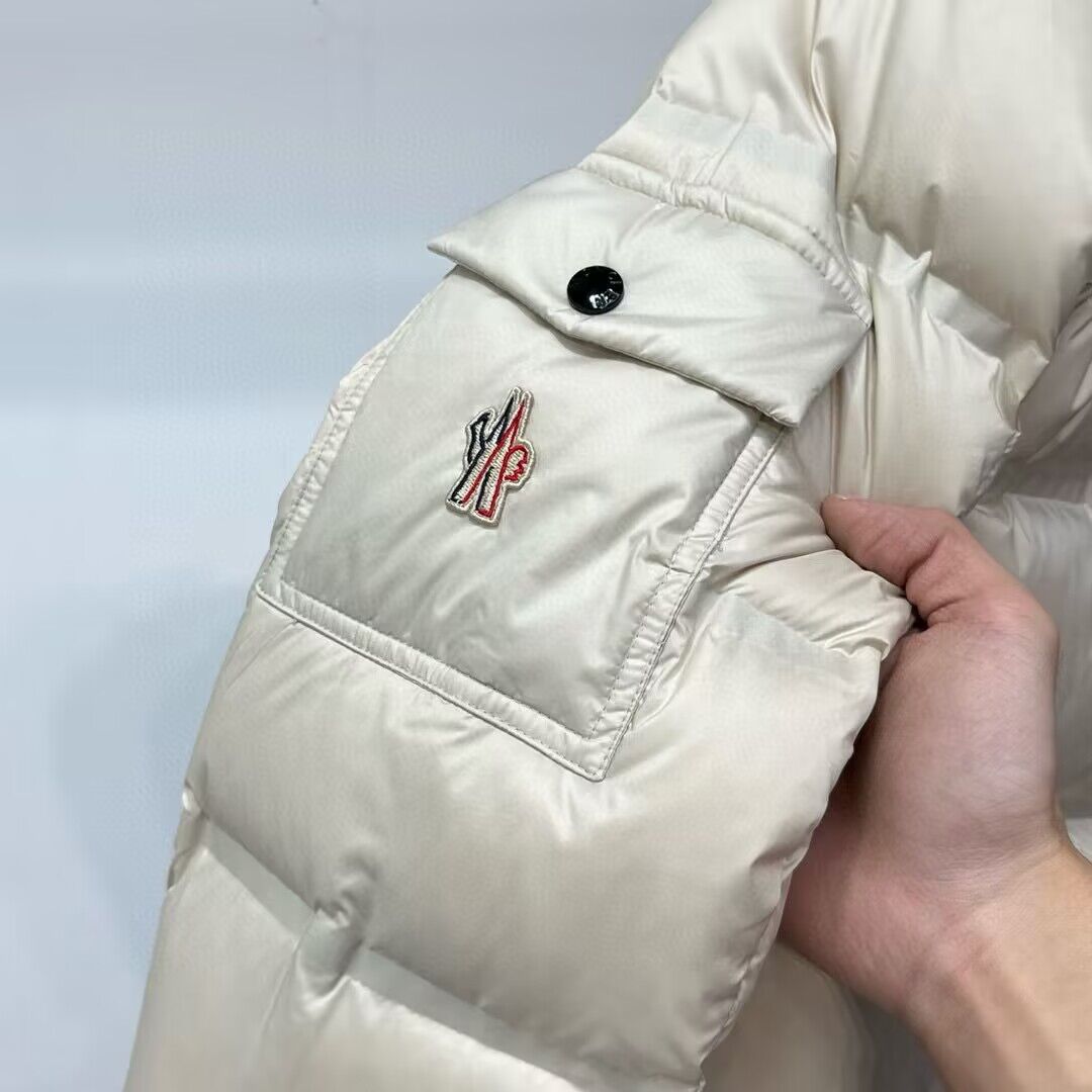 Moncler Top Quality Couple Down Coat M39058 Moncler Top Quality Couple Down Coat M39058