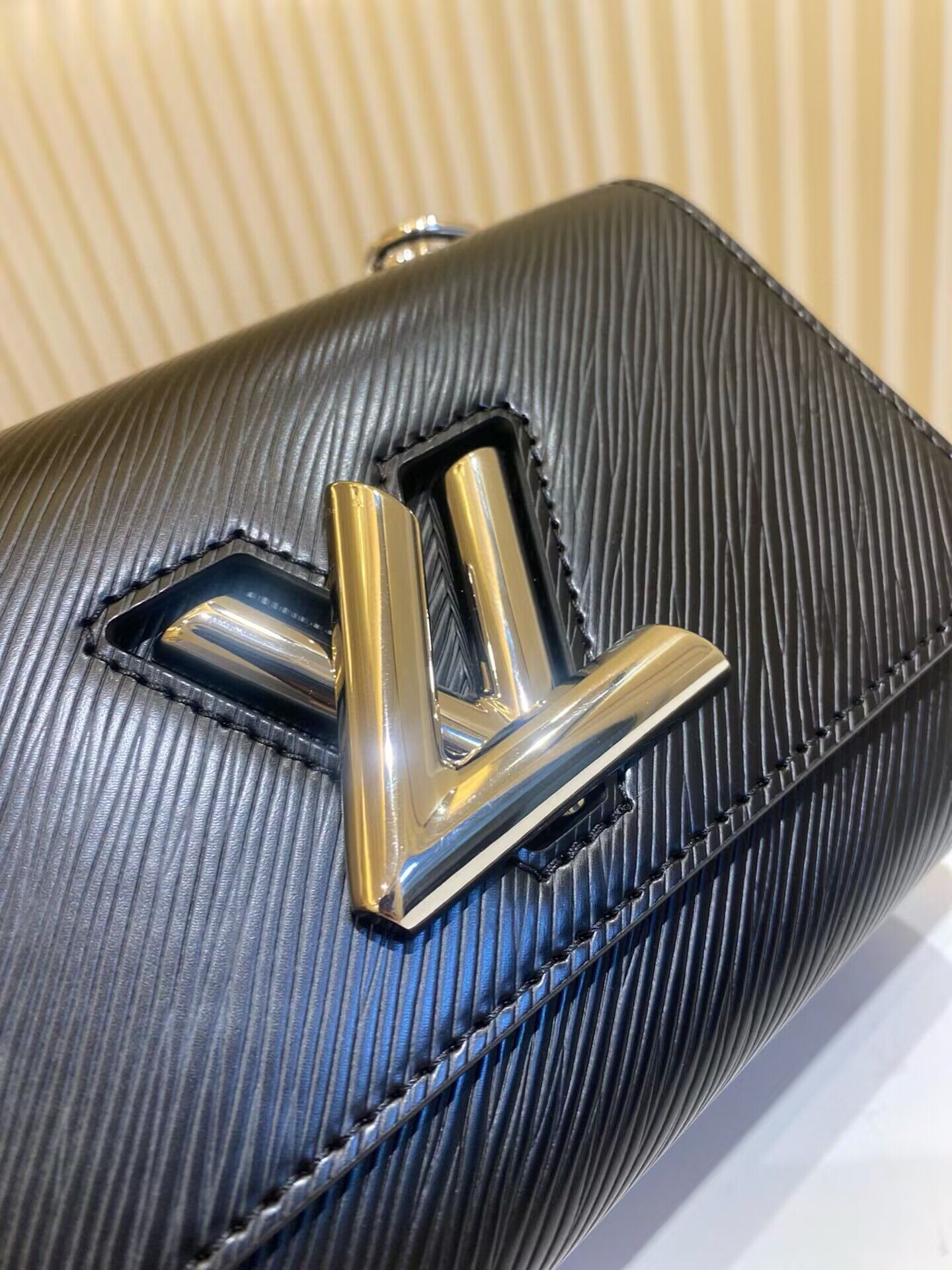 Louis Vuitton Epi Leather Twist PM M21119 Black Silver-Tone Louis Vuitton Epi Leather Twist PM M21119 Black Silver-Tone