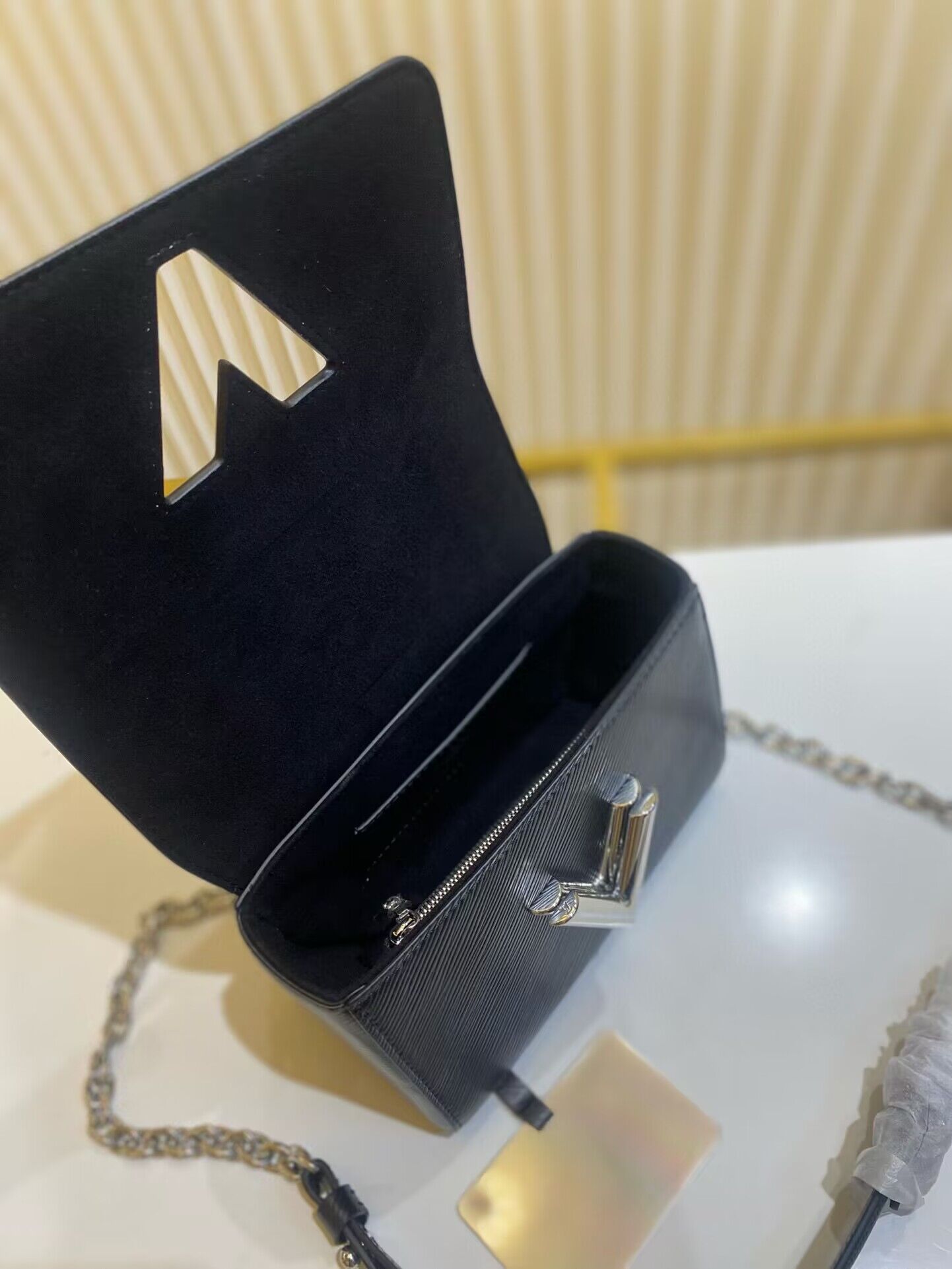 Louis Vuitton Epi Leather Twist PM M21119 Black Silver-Tone Louis Vuitton Epi Leather Twist PM M21119 Black Silver-Tone