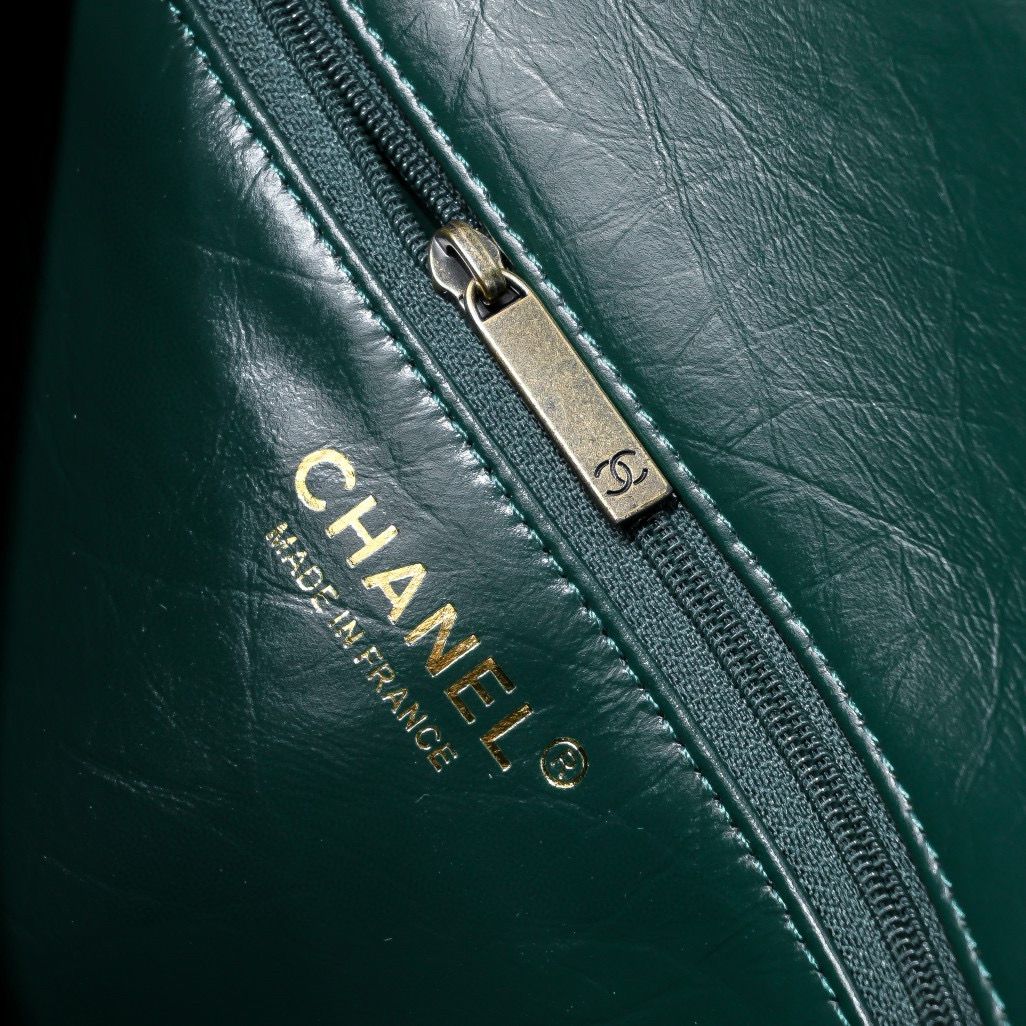 Chanel 2.55 Series Flap Bag Original Sheepskin Leather 92674 Dark Green Bronze-Tone Chanel 2.55 Series Flap Bag Original Sheepskin Leather 92674 Dark Green Bronze-Tone