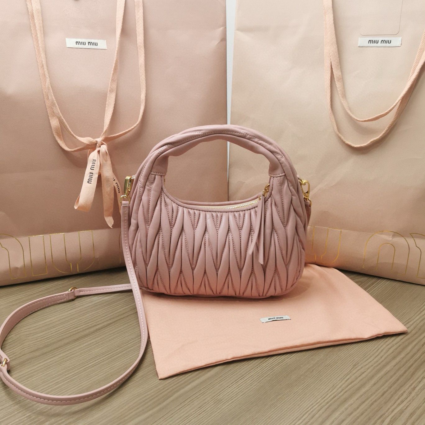 Miu Miu Wander Matelasse Original Sheepskin Bag 5BC125 Light Pink Miu Miu Wander Matelasse Original Sheepskin Bag 5BC125 Light Pink