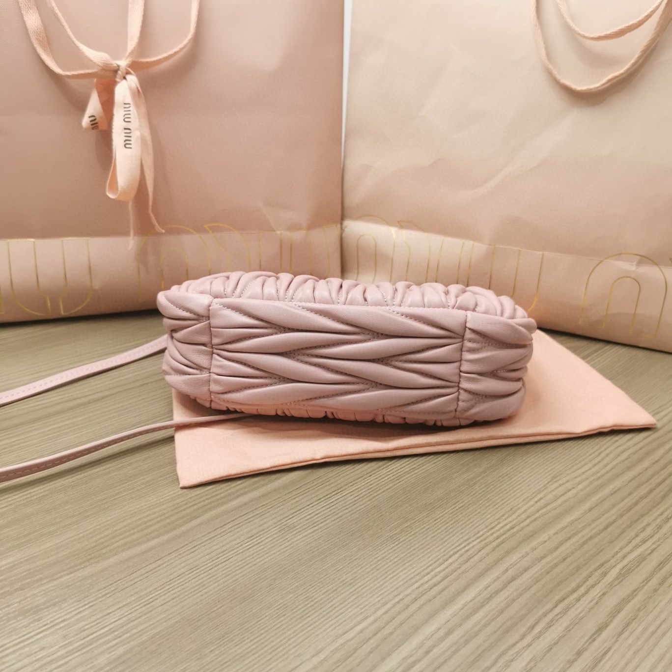 Miu Miu Wander Matelasse Original Sheepskin Bag 5BC125 Light Pink Miu Miu Wander Matelasse Original Sheepskin Bag 5BC125 Light Pink