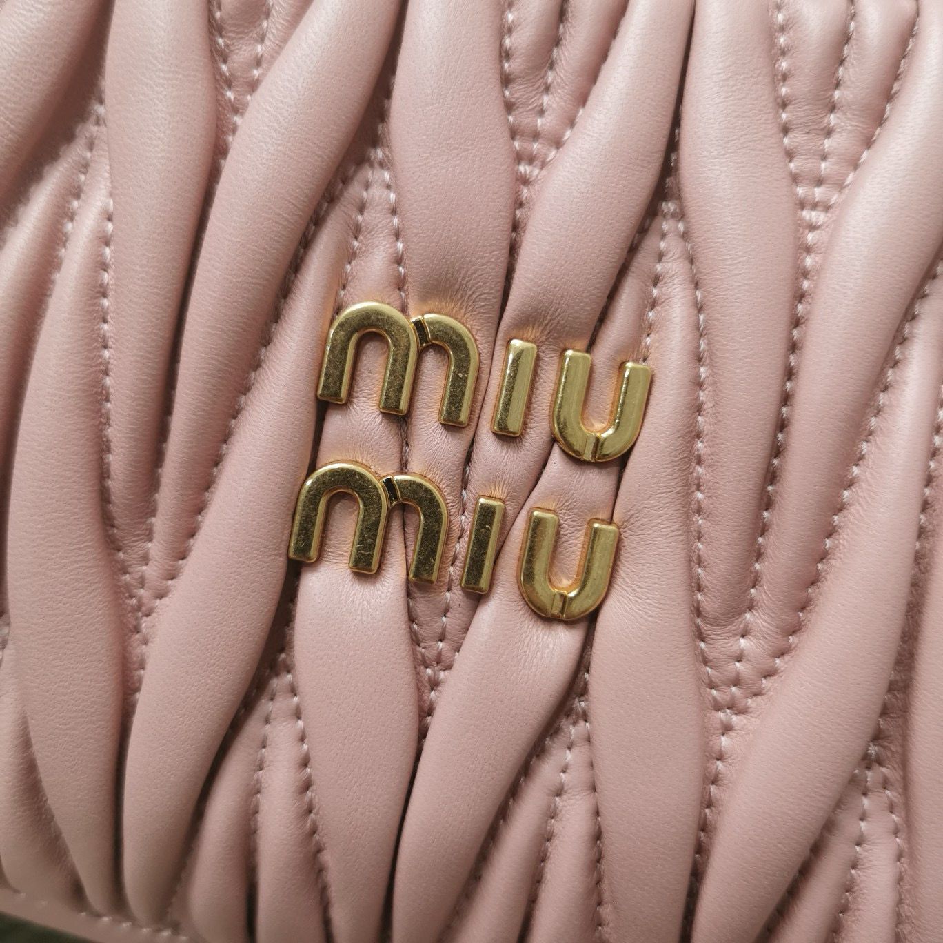 Miu Miu Wander Matelasse Original Sheepskin Bag 5BC125 Light Pink Miu Miu Wander Matelasse Original Sheepskin Bag 5BC125 Light Pink