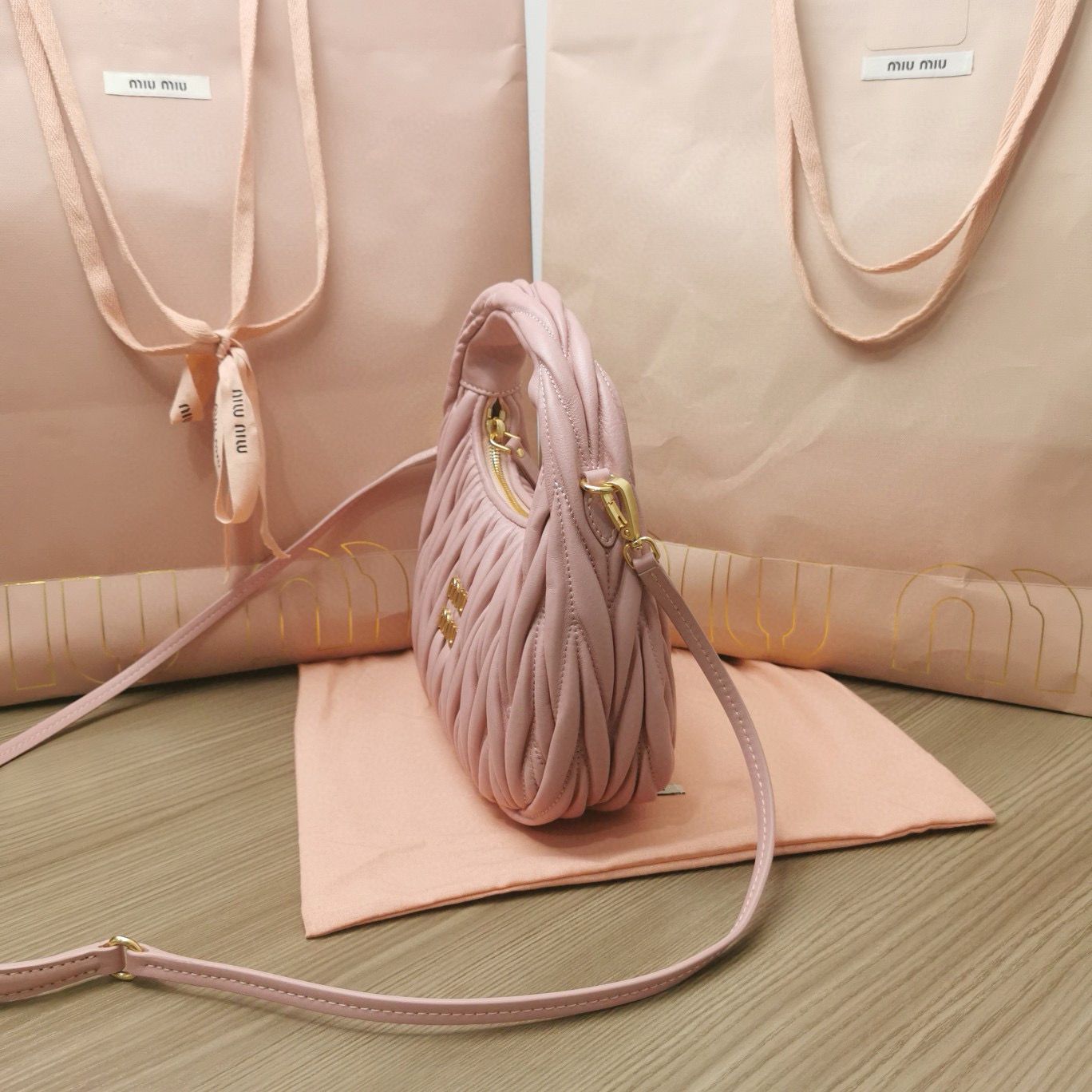 Miu Miu Wander Matelasse Original Sheepskin Bag 5BC125 Light Pink Miu Miu Wander Matelasse Original Sheepskin Bag 5BC125 Light Pink