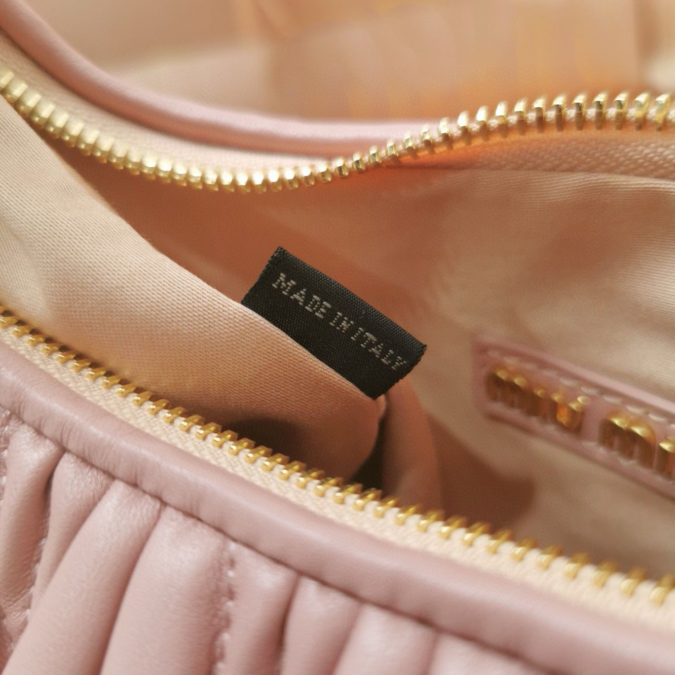 Miu Miu Wander Matelasse Original Sheepskin Bag 5BC125 Light Pink Miu Miu Wander Matelasse Original Sheepskin Bag 5BC125 Light Pink