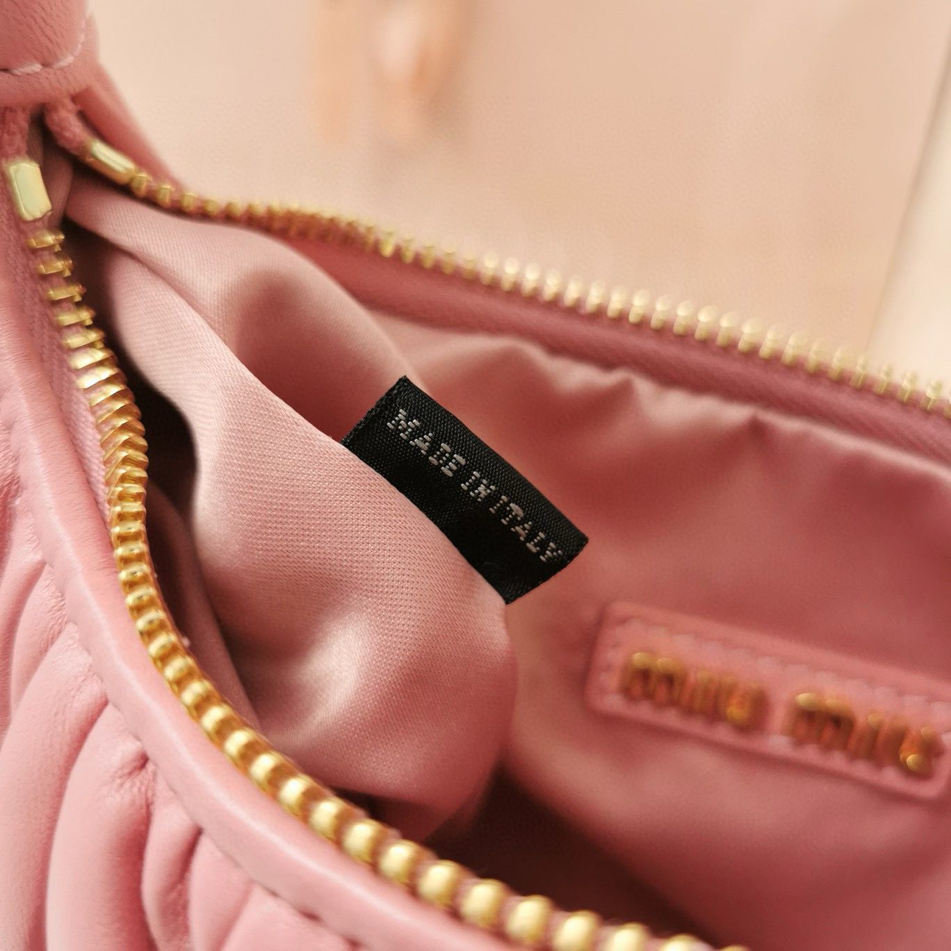 Miu Miu Wander Matelasse Original Sheepskin Bag 5BC125 Pink Miu Miu Wander Matelasse Original Sheepskin Bag 5BC125 Pink