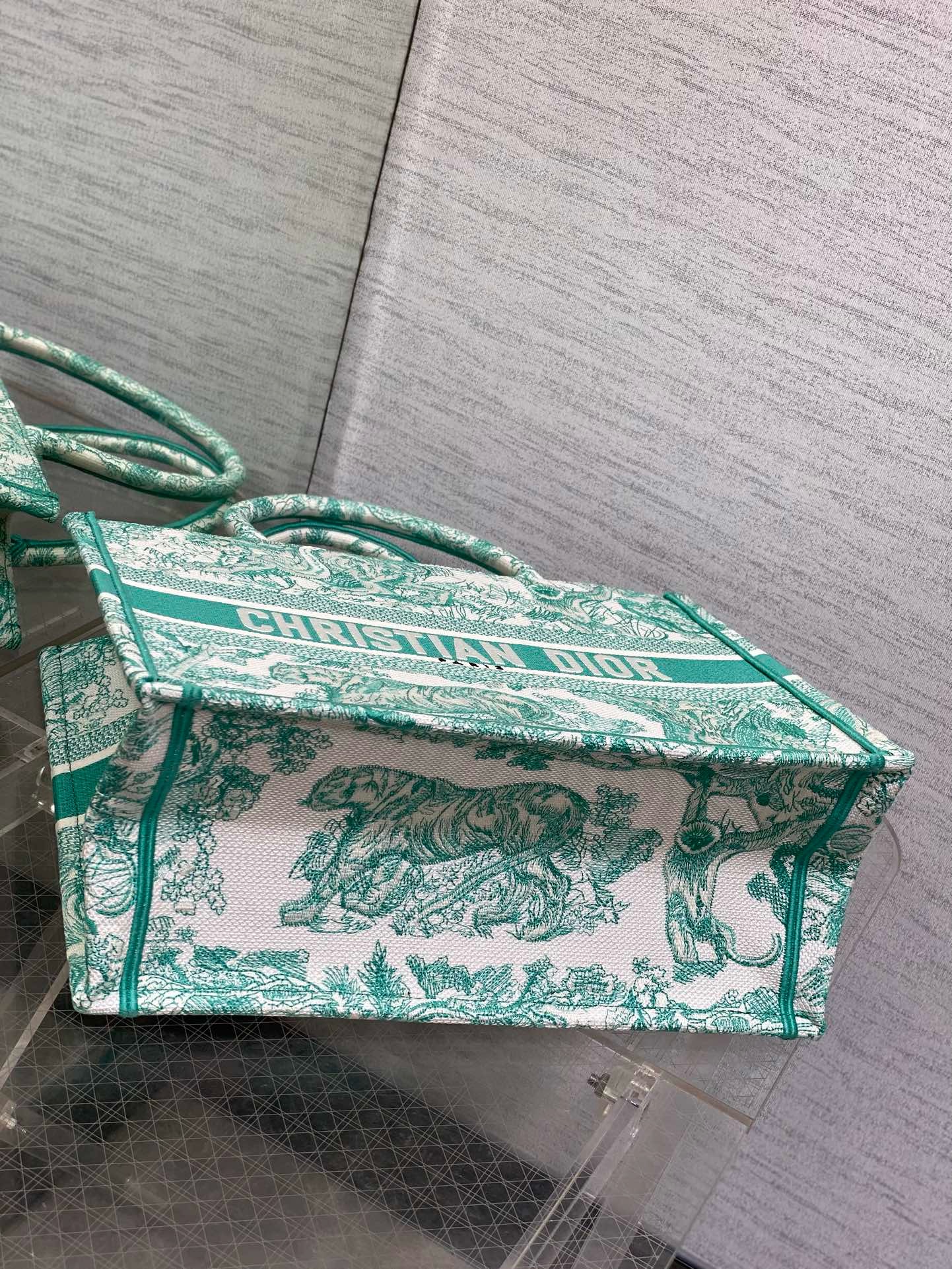 Medium Dioriviera Dior Book Tote Aquamarina Toile de Jouy Embroidery M1296ZTD Medium Dioriviera Dior Book Tote Aquamarina Toile de Jouy Embroidery M1296ZTD