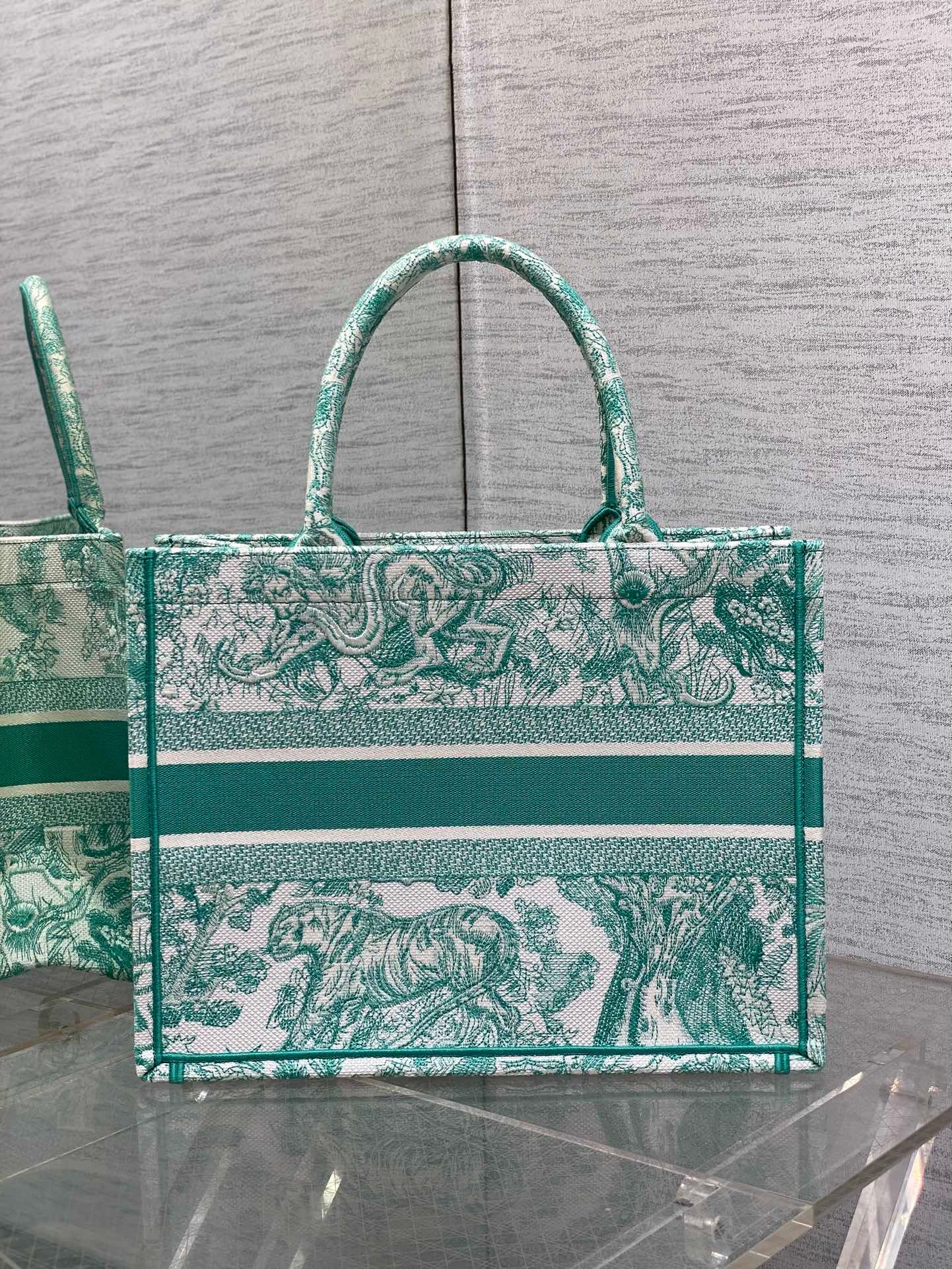 Medium Dioriviera Dior Book Tote Aquamarina Toile de Jouy Embroidery M1296ZTD Medium Dioriviera Dior Book Tote Aquamarina Toile de Jouy Embroidery M1296ZTD