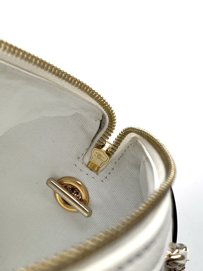 Chanel CLUTCH WITH CHAIN AP4515 White & Black