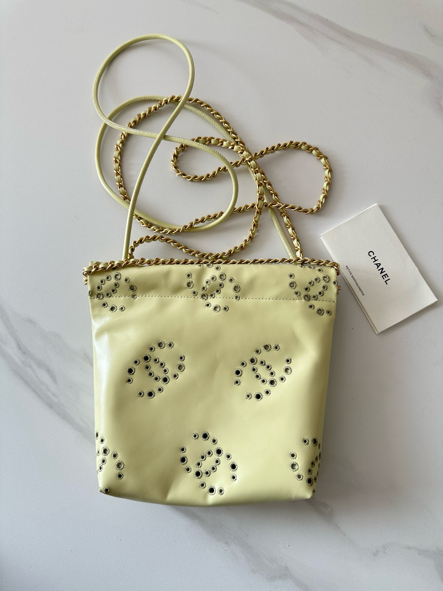 CHANEL 22 SMALL HANDBAG AS3980 LIGHT YELLOW