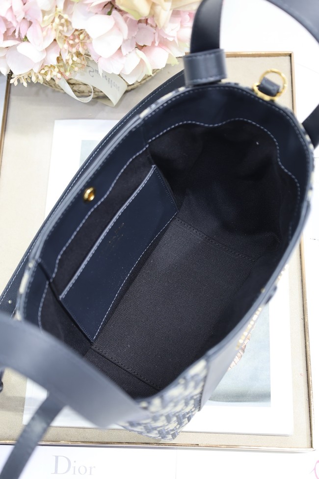 Dior Blue Dior Oblique Jacquard and Smooth Calfskin M2841USKU