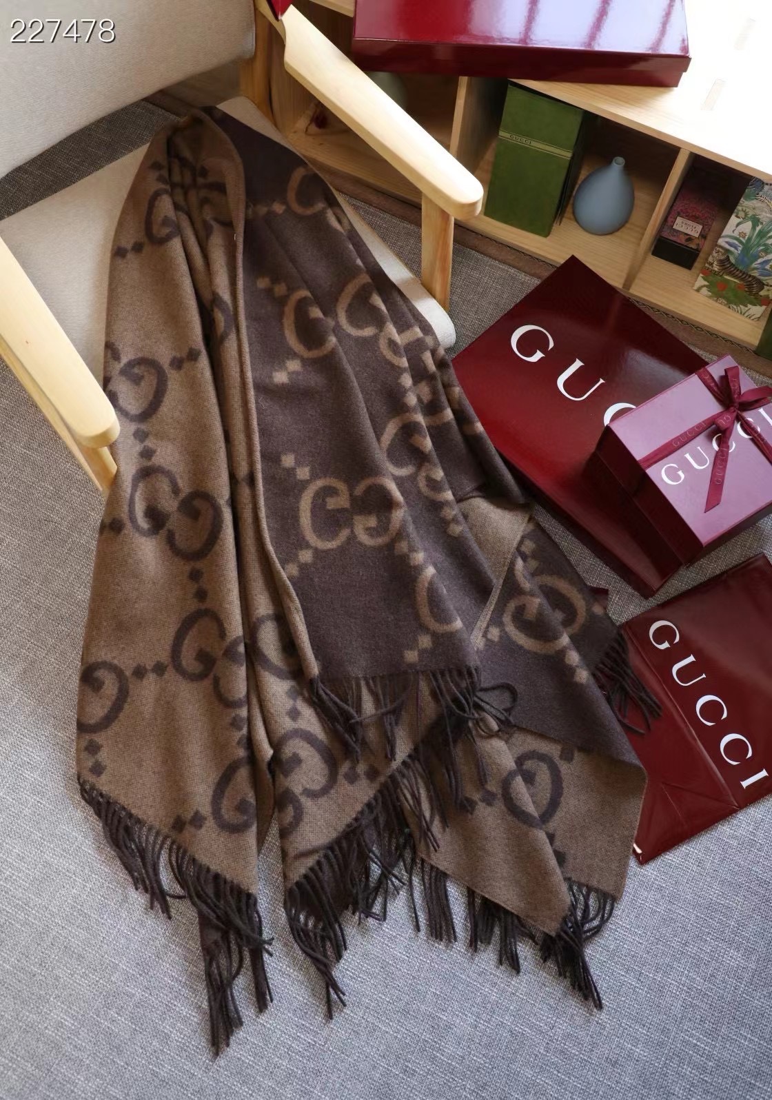 Gucci Cape Double-sided cashmere GG35923