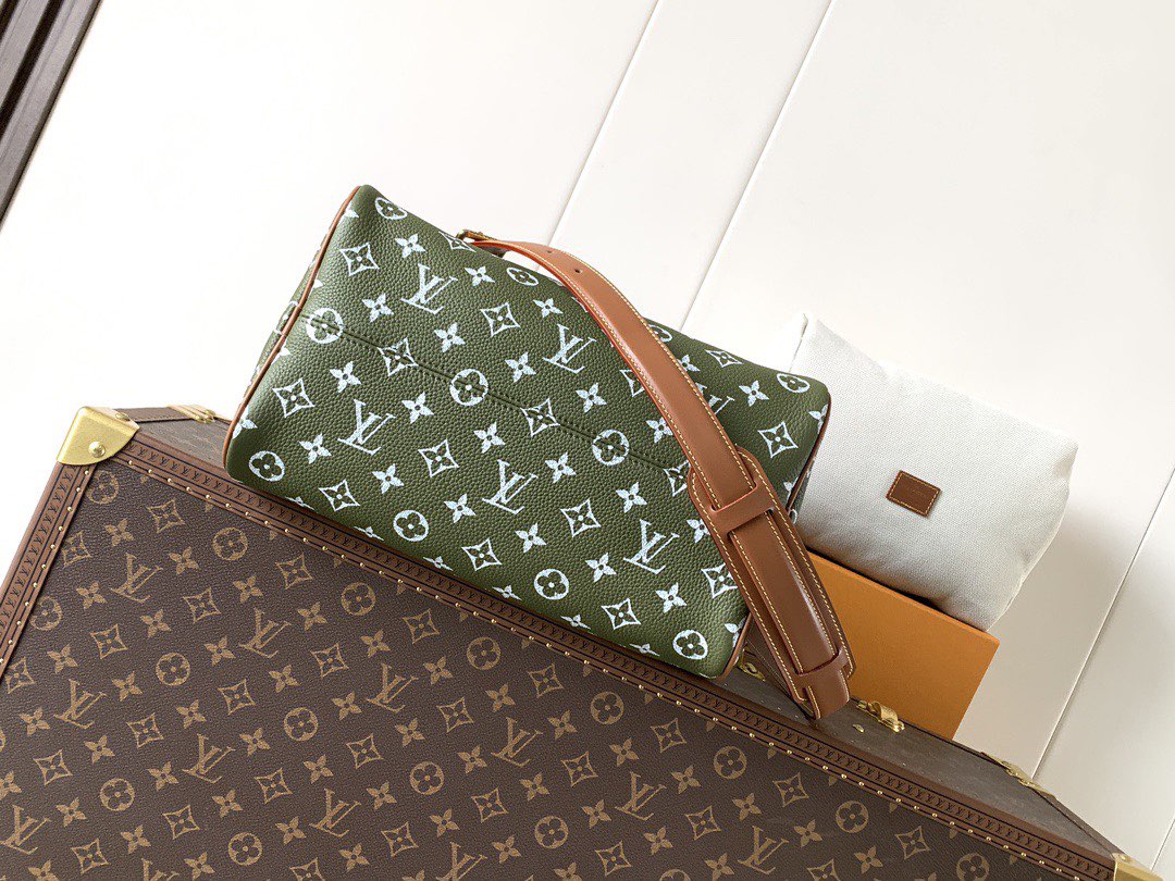 Louis Vuitton Monogram Canvas Speedy 30 Bandouliere M15241 Olive Green Louis Vuitton Monogram Canvas Speedy 30 Bandouliere M15241 Olive Green