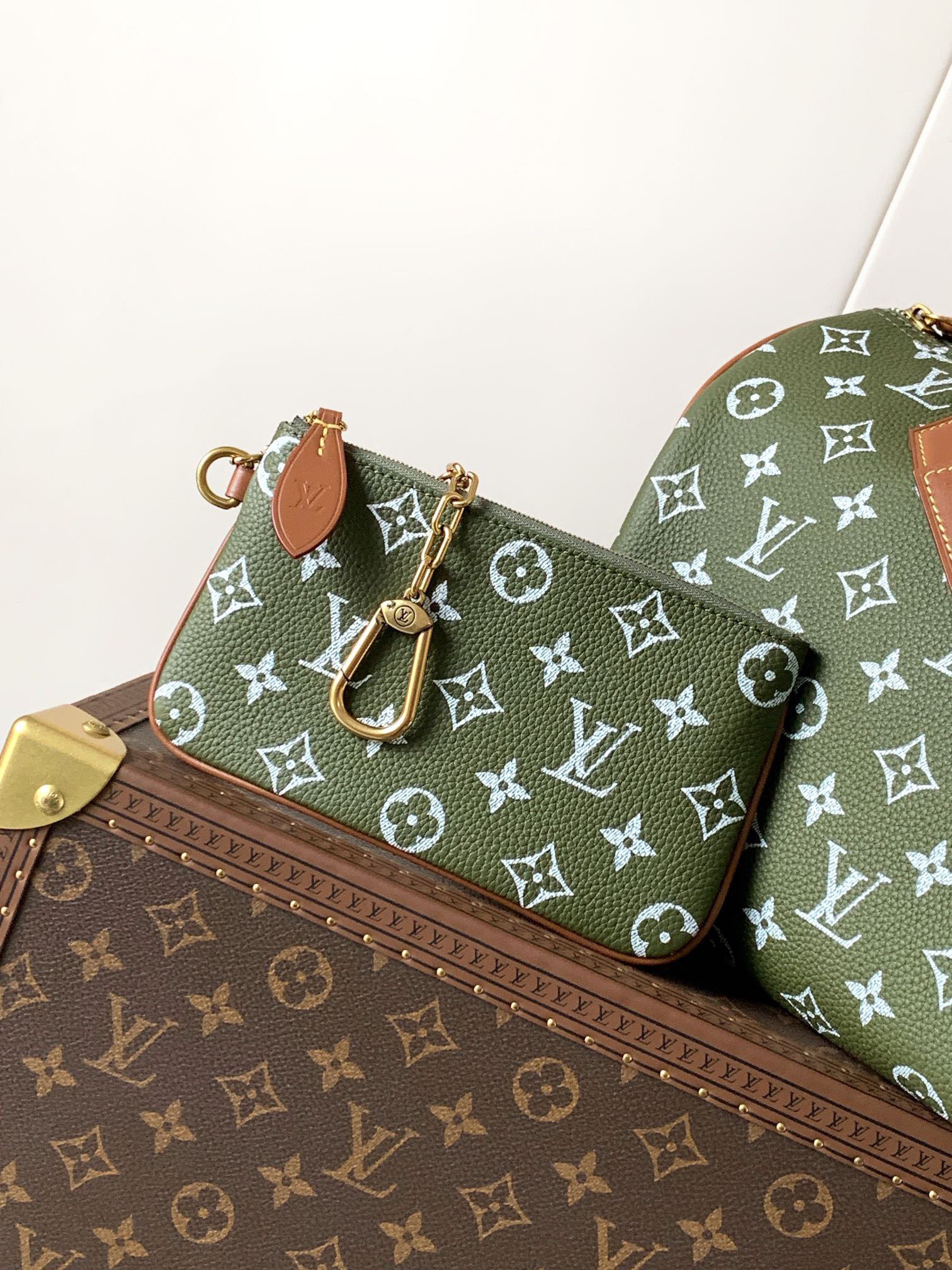 Louis Vuitton Monogram Canvas Speedy 30 Bandouliere M15241 Olive Green Louis Vuitton Monogram Canvas Speedy 30 Bandouliere M15241 Olive Green