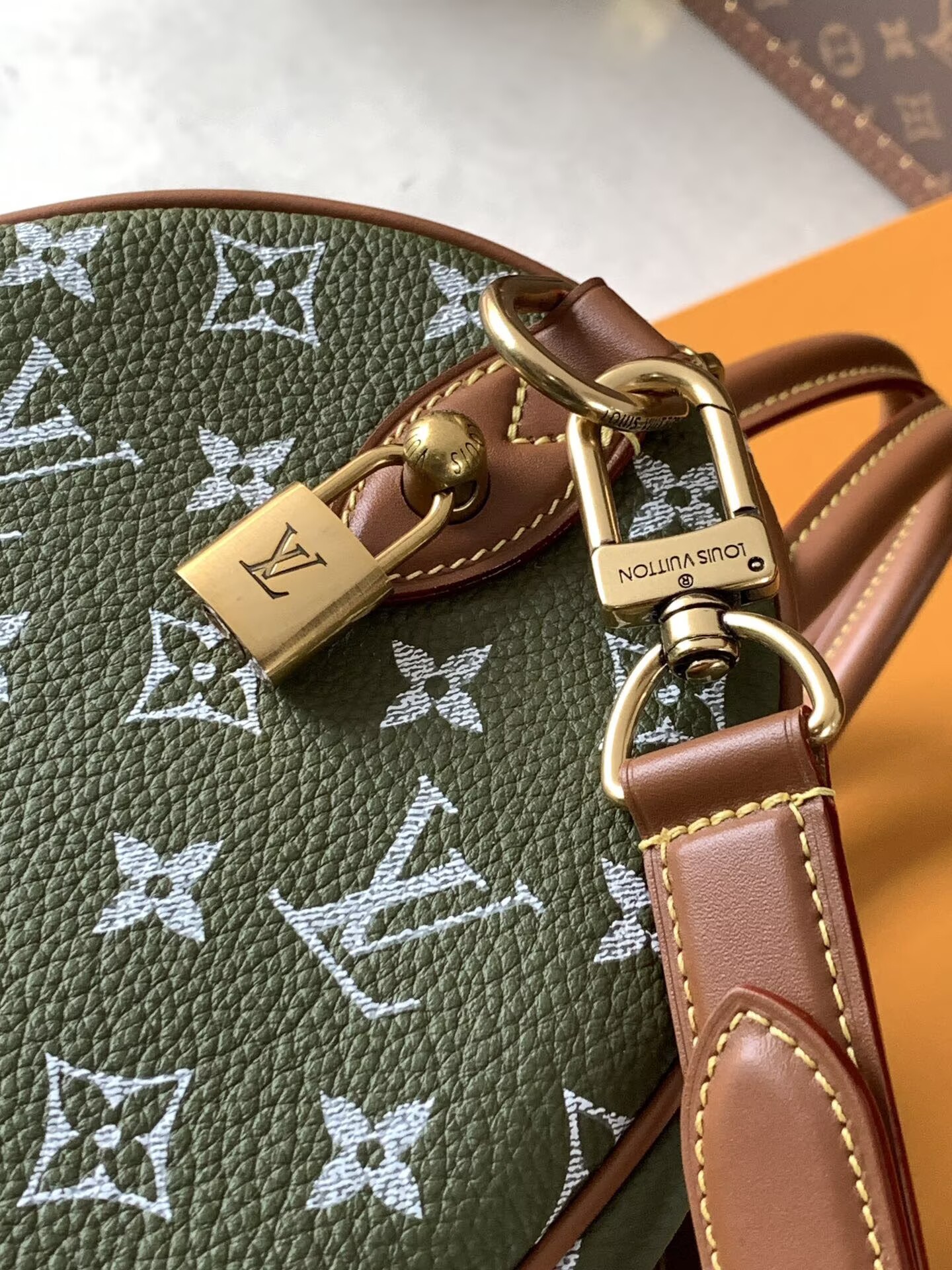 Louis Vuitton Monogram Canvas Speedy 30 Bandouliere M15241 Olive Green Louis Vuitton Monogram Canvas Speedy 30 Bandouliere M15241 Olive Green