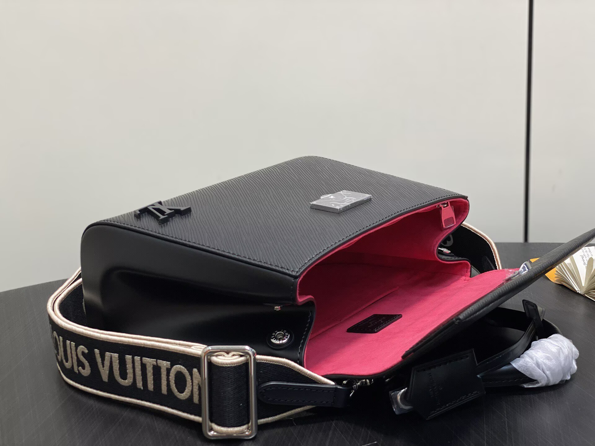 Louis Vuitton Cluny MM EPI Leather M58931 Black Louis Vuitton Cluny MM EPI Leather M58931 Black