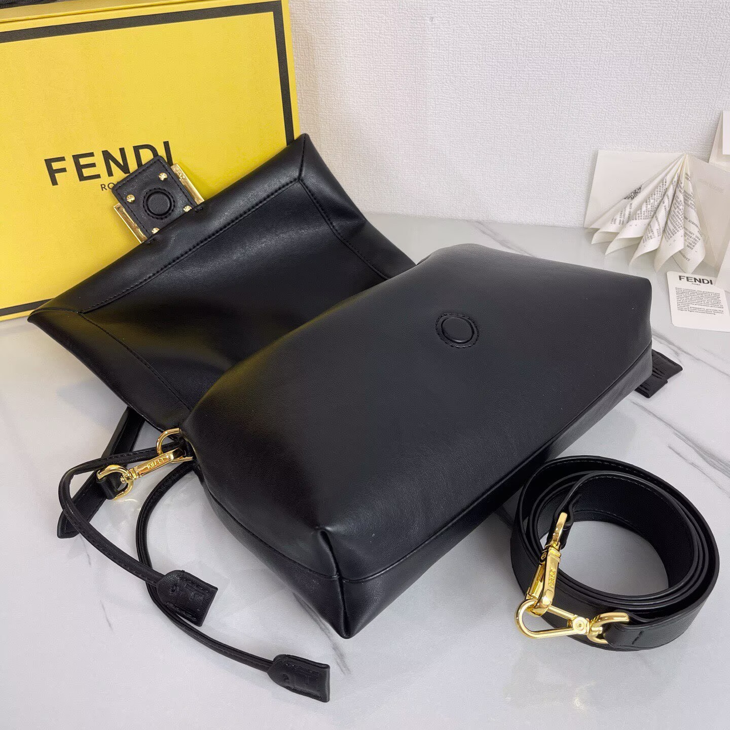 FENDI 2025 Mamma Baguette Original Leather Medium Bag FF8851 Black FENDI 2025 Mamma Baguette Original Leather Medium Bag FF8851 Black
