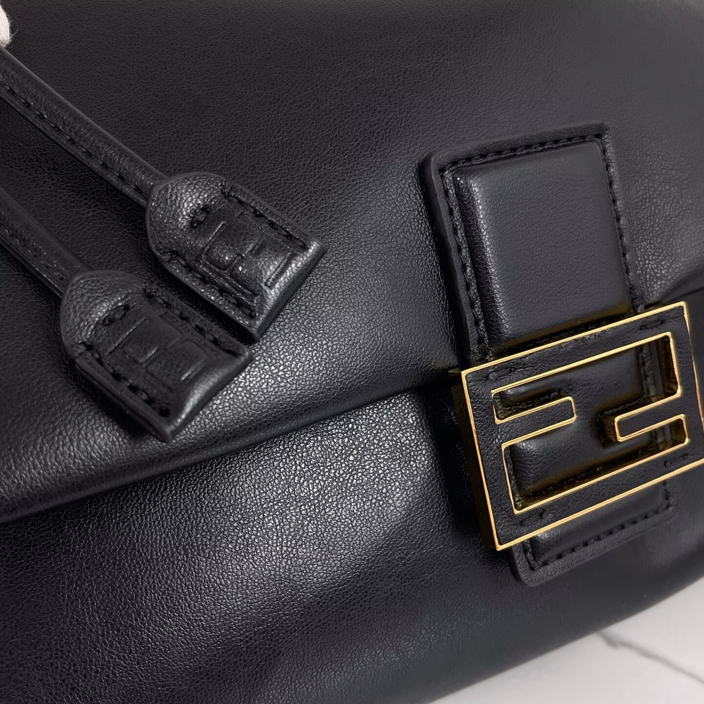 FENDI 2025 Mamma Baguette Original Leather Medium Bag FF8851 Black FENDI 2025 Mamma Baguette Original Leather Medium Bag FF8851 Black