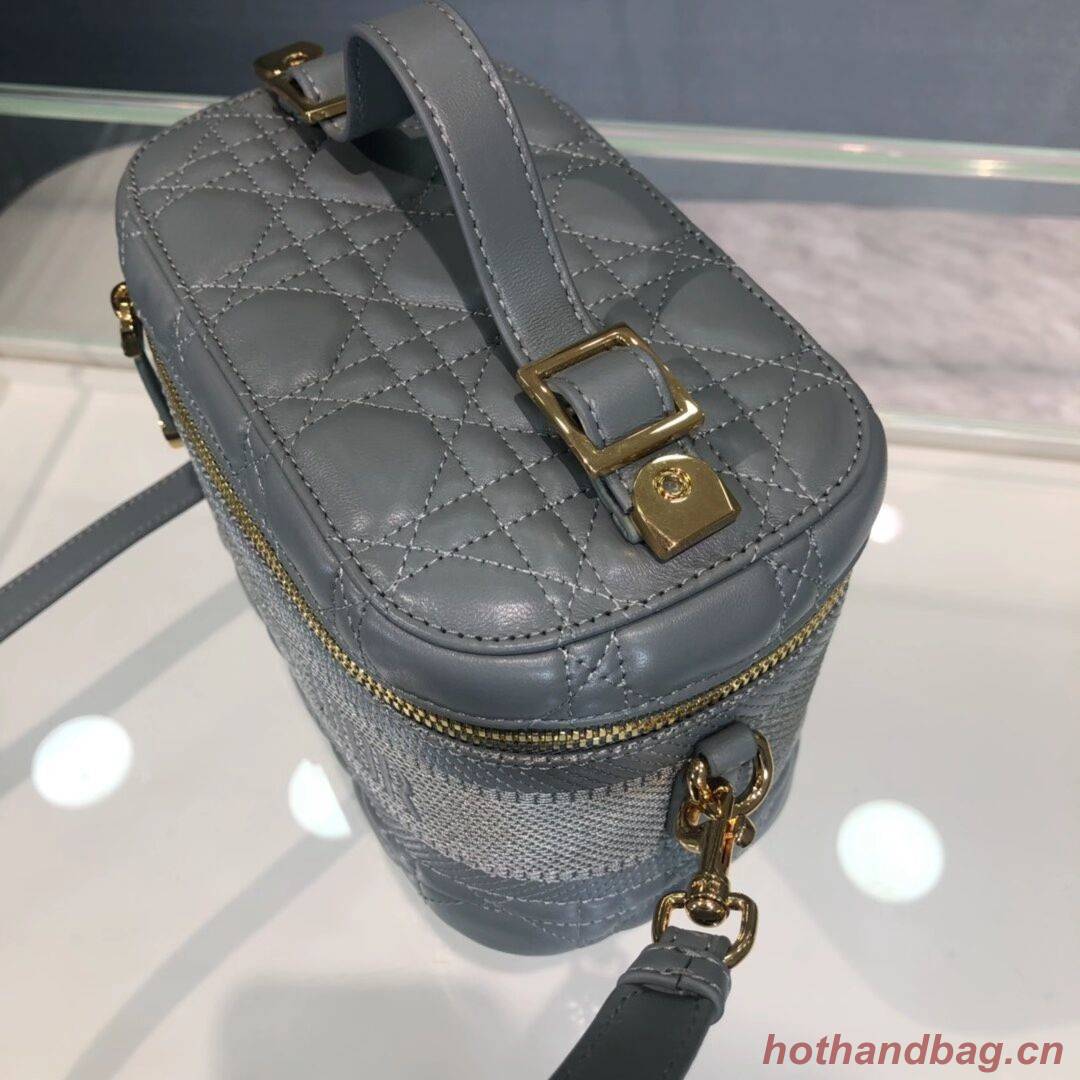 DIOR SMALL DIORTRAVEL VANITY CASE Cannage Lambskin S5488U Gray DIOR SMALL DIORTRAVEL VANITY CASE Cannage Lambskin S5488U Gray