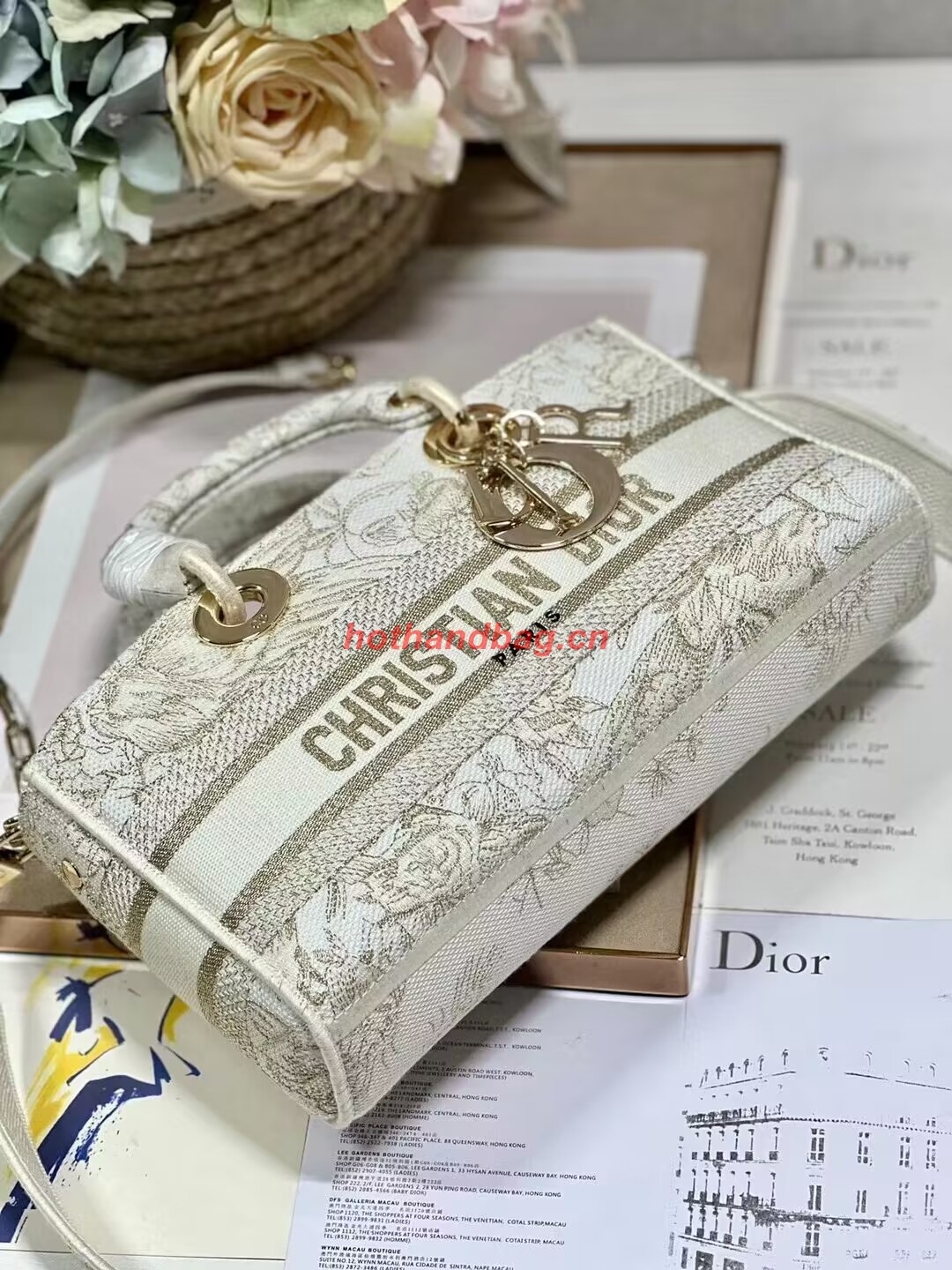 Dior MEDIUM LADY D-JOY BAG Multicolor Petites Fleurs Embroidery M0540OD Dior MEDIUM LADY D-JOY BAG Multicolor Petites Fleurs Embroidery M0540OD