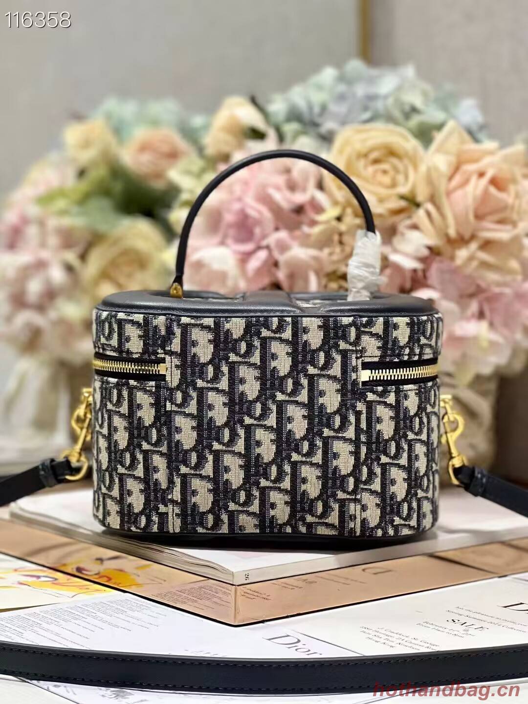 SMALL CD SIGNATURE VANITY CASE Blue Dior Oblique Jacquard S2203UTZQ SMALL CD SIGNATURE VANITY CASE Blue Dior Oblique Jacquard S2203UTZQ