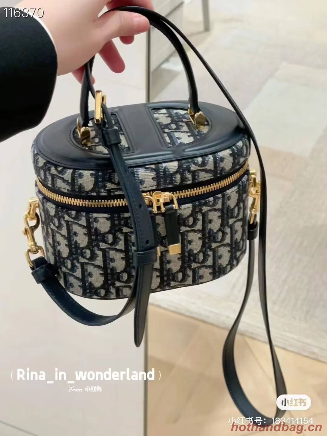 SMALL CD SIGNATURE VANITY CASE Blue Dior Oblique Jacquard S2203UTZQ SMALL CD SIGNATURE VANITY CASE Blue Dior Oblique Jacquard S2203UTZQ