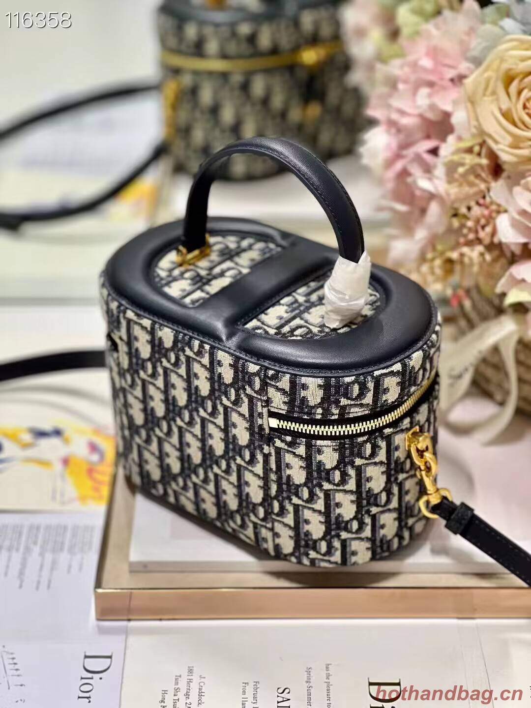 SMALL CD SIGNATURE VANITY CASE Blue Dior Oblique Jacquard S2203UTZQ SMALL CD SIGNATURE VANITY CASE Blue Dior Oblique Jacquard S2203UTZQ