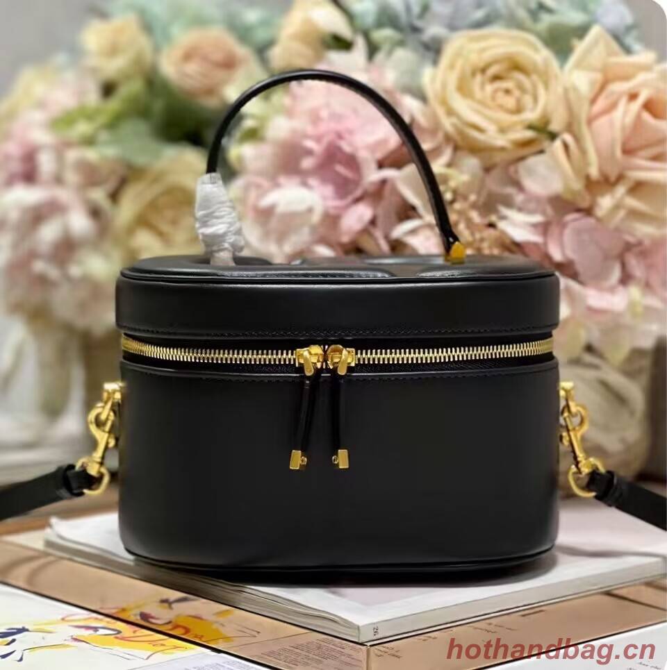 SMALL CD SIGNATURE VANITY CASE Calfskin with Embossed CD Signature S2203UMFV Black SMALL CD SIGNATURE VANITY CASE Calfskin with Embossed CD Signature S2203UMFV Black