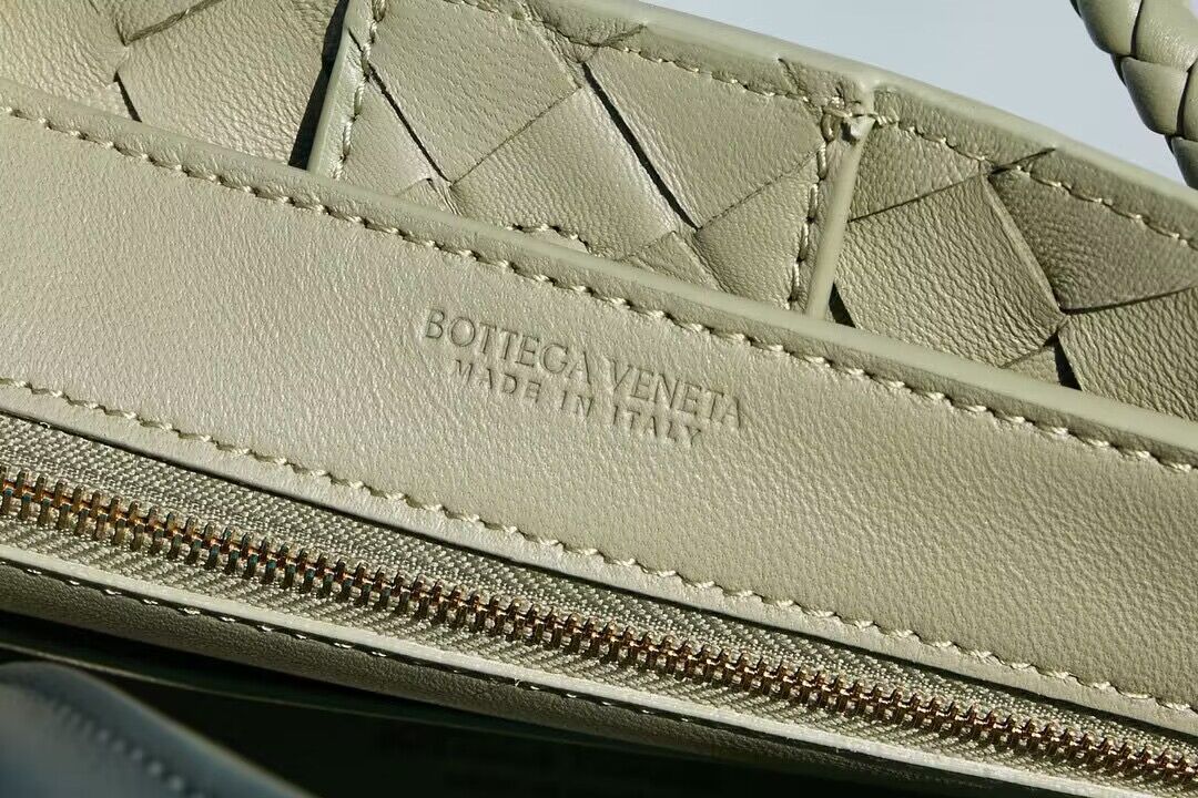 Bottega Veneta Andiamo Small Intrecciato Leather Tote 743572 Light green Bottega Veneta Andiamo Small Intrecciato Leather Tote 743572 Light green