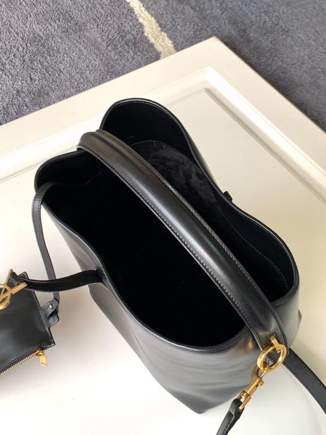 SAINT LAURENT LE 37 IN SHINY LEATHER 7428282 BLACK SAINT LAURENT LE 37 IN SHINY LEATHER 7428282 BLACK