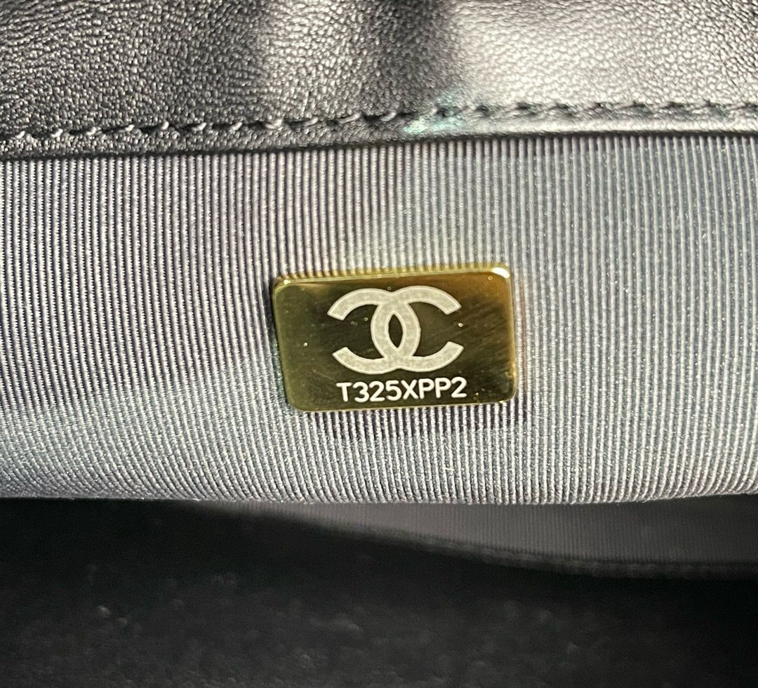 CHANEL MEDIUM FLAP ORIGINAL LEATHER BAG AS3215 Black CHANEL MEDIUM FLAP ORIGINAL LEATHER BAG AS3215 Black
