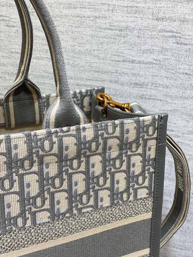 Medium Dior Book Tote Dior Oblique Embroidery and Calfskin M1324CZ-3