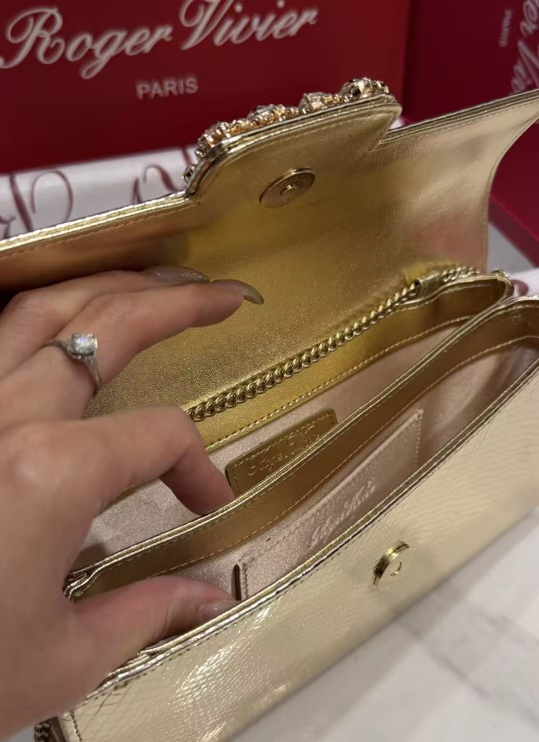 Roger Vivier Clutch Handbag V30260 Gold Roger Vivier Clutch Handbag V30260 Gold