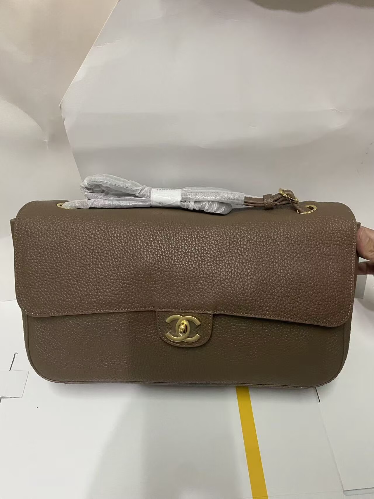 Chanel SPRING SUMMER 2026 MAXI FLAP BAG Grained Calfskin & Sliver-Tone Metal Light Brown AS6231