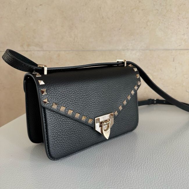 VALENTINO ROCKSTUD Small grained calfskin Shoulder Bag B0T76 black VALENTINO ROCKSTUD Small grained calfskin Shoulder Bag B0T76 black