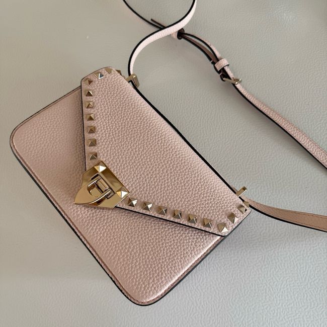 VALENTINO ROCKSTUD Small grained calfskin Shoulder Bag B0T76 pink VALENTINO ROCKSTUD Small grained calfskin Shoulder Bag B0T76 pink