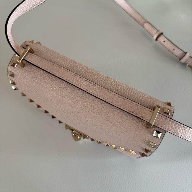 VALENTINO ROCKSTUD Small grained calfskin Shoulder Bag B0T76 pink VALENTINO ROCKSTUD Small grained calfskin Shoulder Bag B0T76 pink