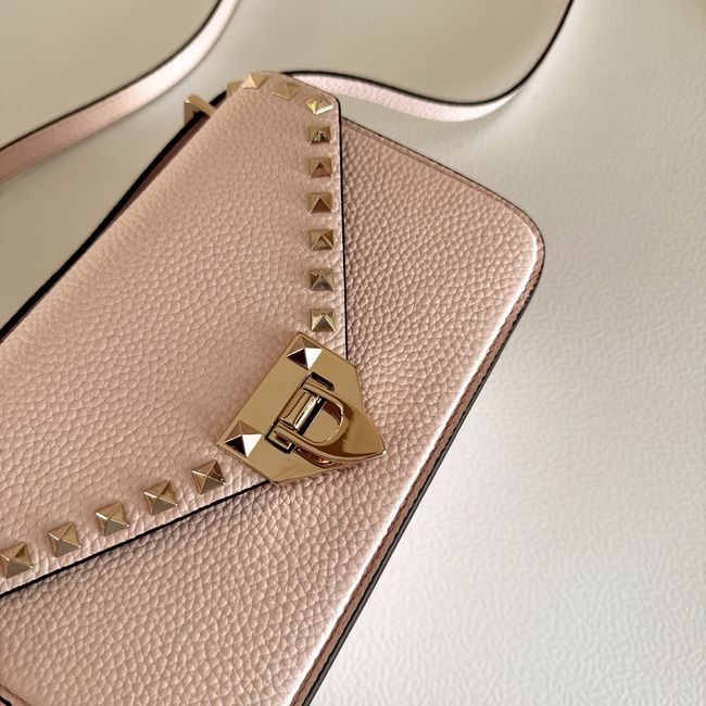 VALENTINO ROCKSTUD Small grained calfskin Shoulder Bag B0T76 pink VALENTINO ROCKSTUD Small grained calfskin Shoulder Bag B0T76 pink