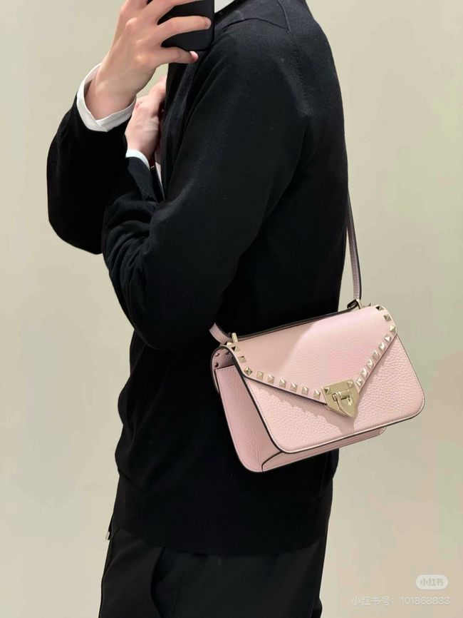 VALENTINO ROCKSTUD Small grained calfskin Shoulder Bag B0T76 pink VALENTINO ROCKSTUD Small grained calfskin Shoulder Bag B0T76 pink