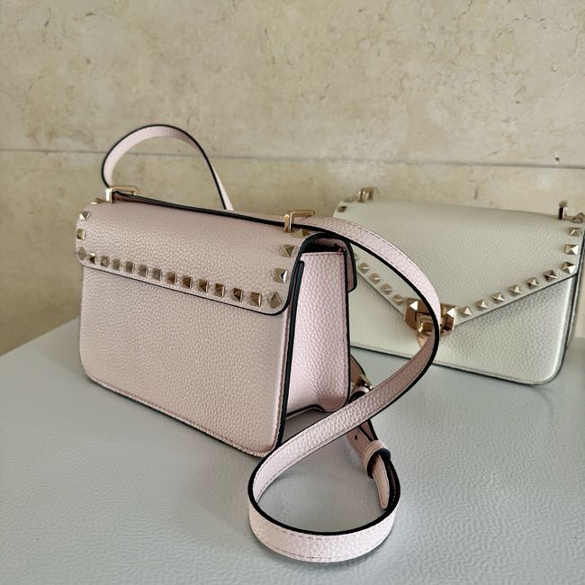 VALENTINO ROCKSTUD Small grained calfskin Shoulder Bag B0T76 pink VALENTINO ROCKSTUD Small grained calfskin Shoulder Bag B0T76 pink