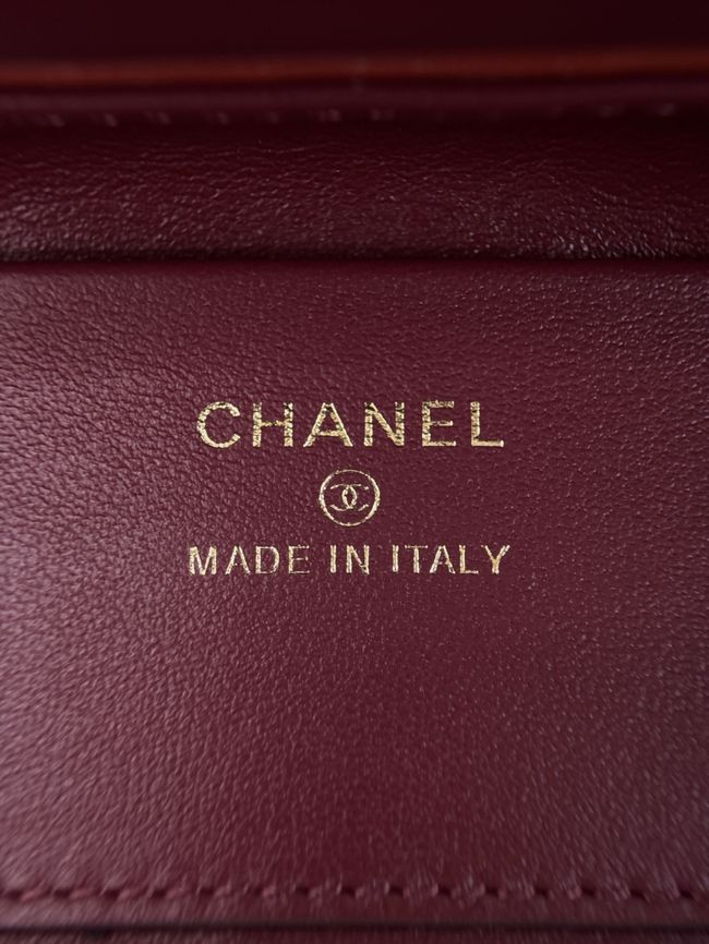 Chanel Clutch with chain Crocodile Embossed AP5294 Burgundy Chanel Clutch with chain Crocodile Embossed AP5294 Burgundy