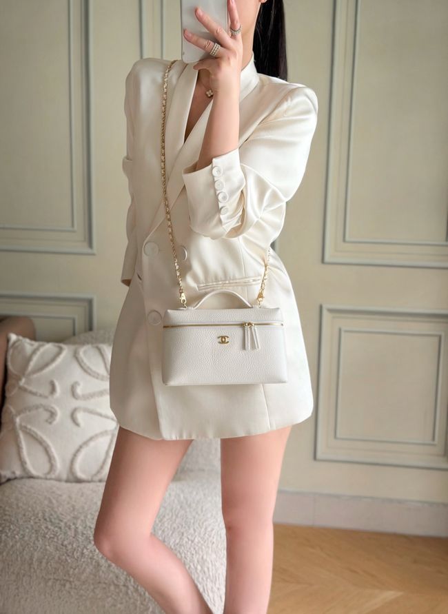 Chanel Large Vanity with chain AP5347 white Chanel Large Vanity with chain AP5347 white