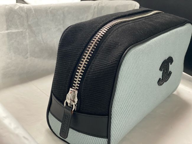 Chanel Zipped Pouch AS5226 Blue & Black Chanel Zipped Pouch AS5226 Blue & Black